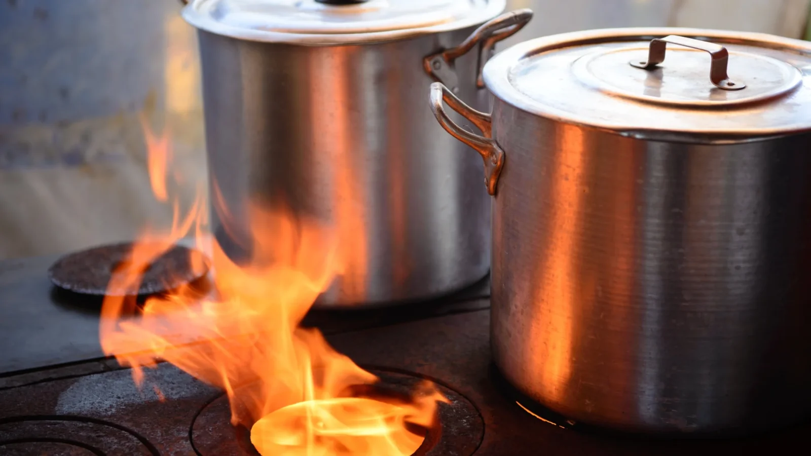 Como evitar que a panela fique preta no fogão a lenha