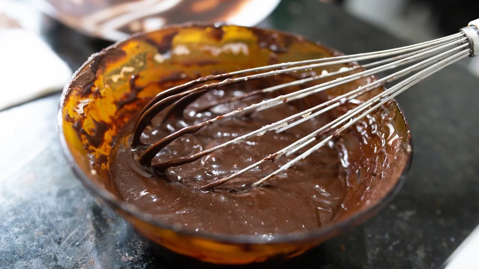Como fazer um brigadeiro que não empelota, garantindo uma textura perfeita