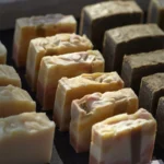 Como fazer sabão caseiro com 3 ingredientes simples, econômico e sustentável